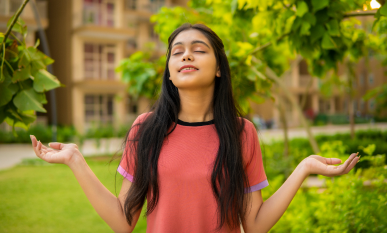 This Tiny Herbal Inhaler Packs a Punch Against Headaches and Stress